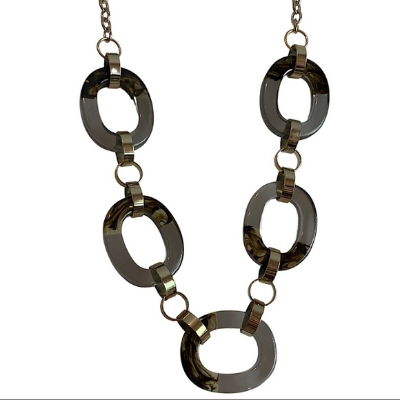 Zenzii Gold resin statement necklace - Picture 4 of 5